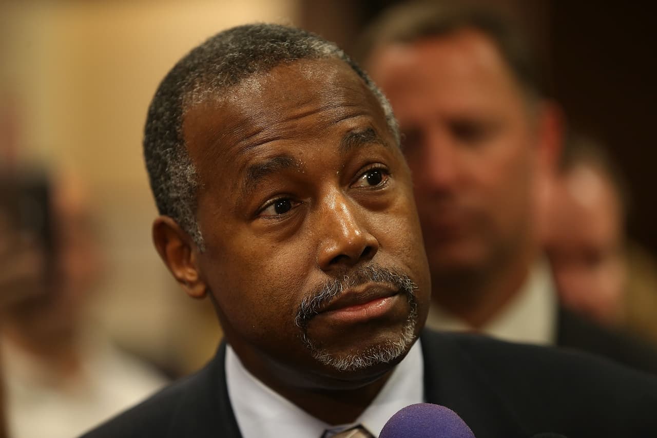 Ben Carson reconoce haber mentido en su autobiografía