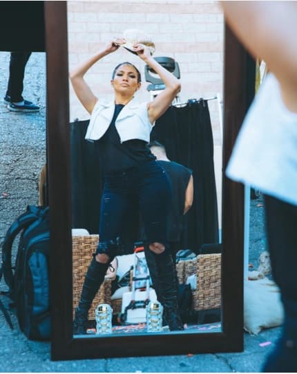 Cada ensayo o audición de bailarines lo publica en su red.