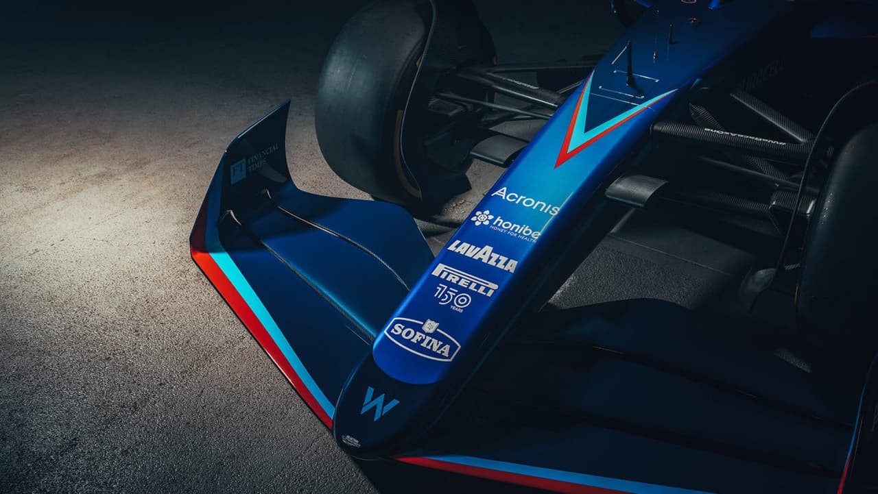 Williams presentó el FW44, volvió a usar el mismo tono de azul y eliminó el logotipo tributo a Senna 'S' de la parte delantera del auto. Los pilotos de esta monoplaza son Nicholas Latifi y Alex Albon.