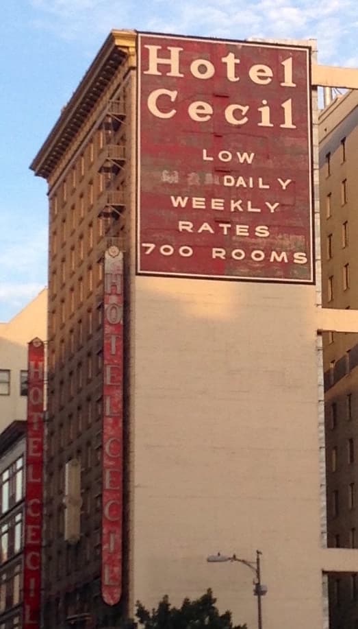 El complejo de 700 habitaciones fue construido en el centro de Los Ángeles y considerado como uno de los símbolos de progreso de la ciudad de la costa oeste en la década de los 20's.