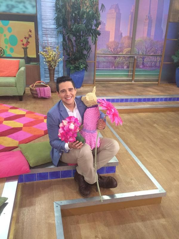 Seguramente también le lloverán muchas flores y regalos. ¡Queremos consentirlo!