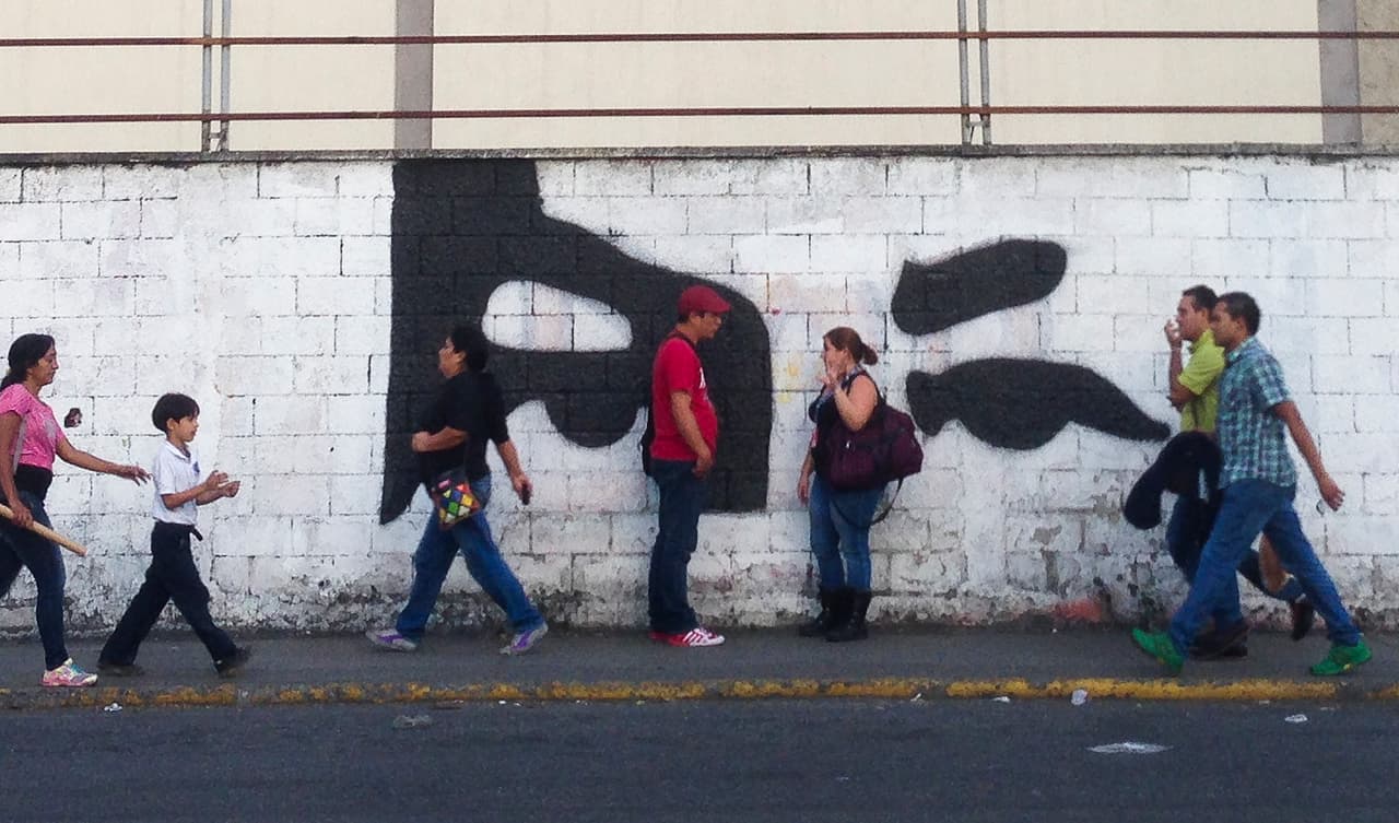 A casi cuatro años de la muerte de Chávez, la imagen de sus ‘ojos’ no deja de esparcirse por Caracas