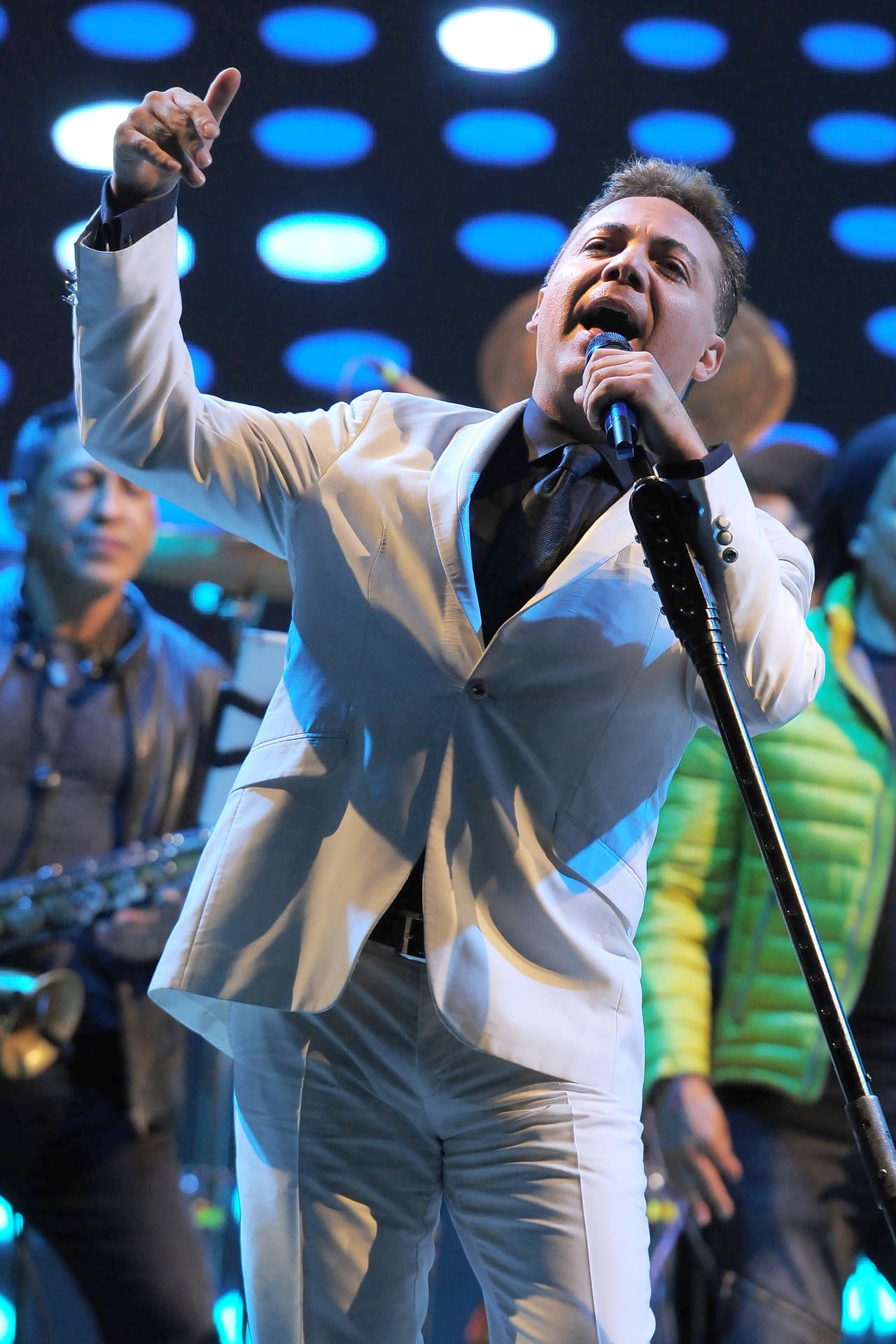 A manera de broma, el cantante resaltó: "La gente cree que yo me aviento los matrimonios de chiste, pero no. Las tres veces que yo me casé, precipitadamente, me casé con muchísimas ganas".