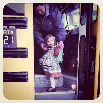 Sofía rumbo a la escuela.