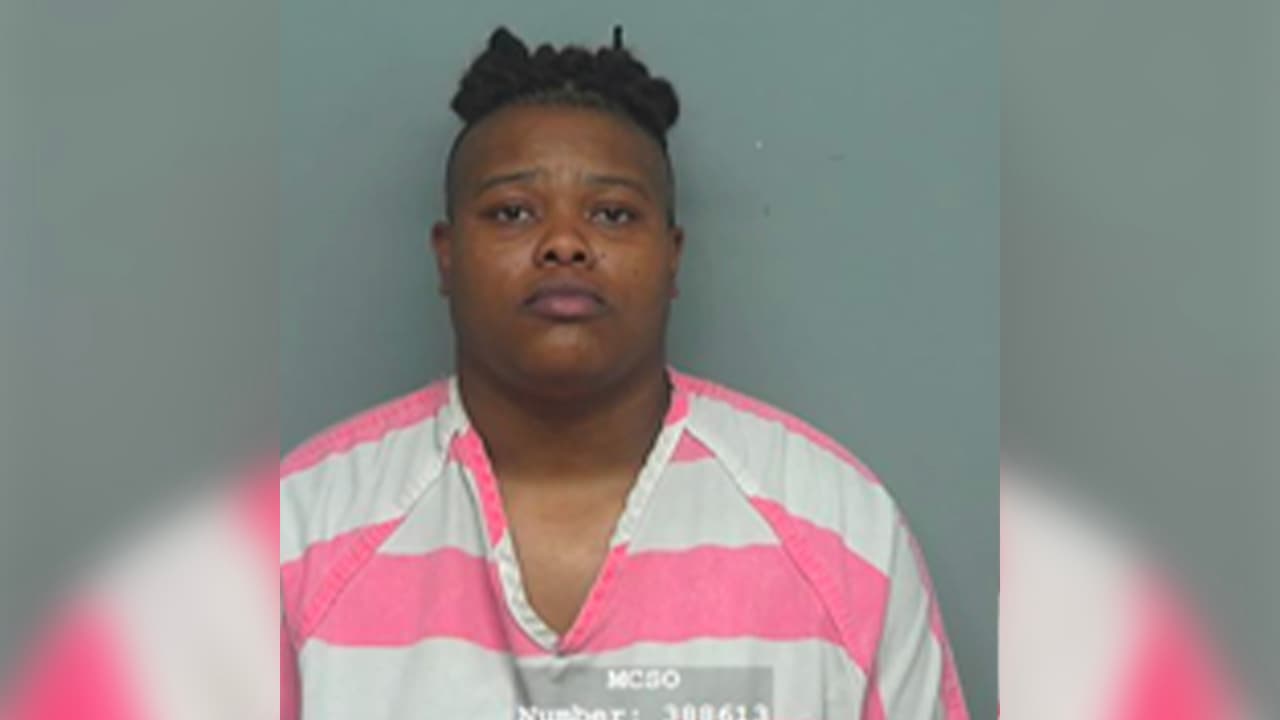 Sarena Agge fue detenida cuando iba junto a la otra sospechosa en un vehículo por la autopista I-45, según 
<a href="https://www.facebook.com/TXSHPD/posts/286216243257304" target="_blank">informó la policía de Shenandoah</a>.