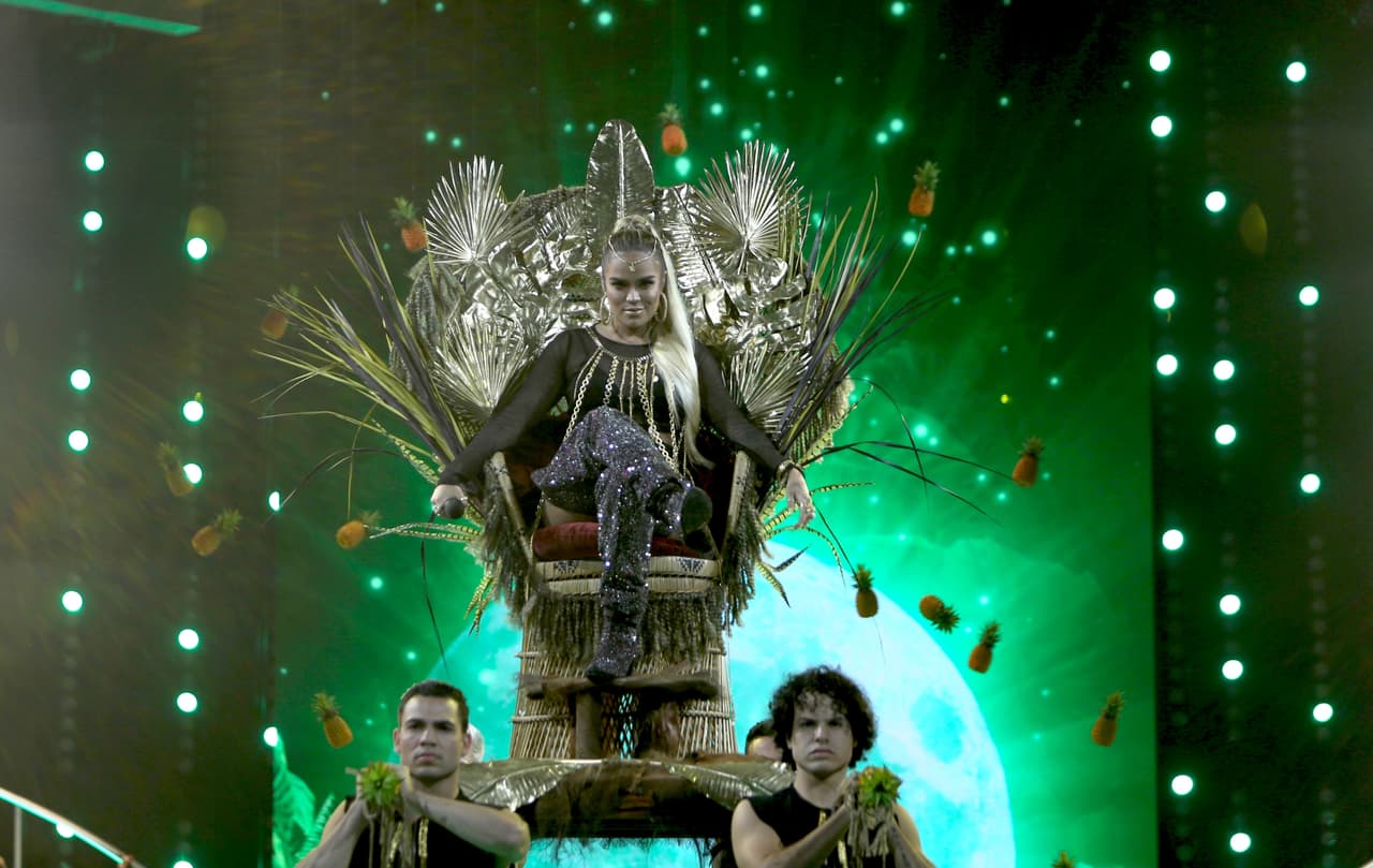 De esas nominaciones se llevó a casa dos: Colaboración del Año -Urbano y Artista Femenino del Año.