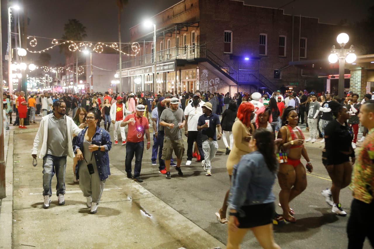 La zona Ybor City está llena de restaurantes, bares y tiendas y es la principal zona en donde los turistas han ido mientras se juega el Super Bowl.