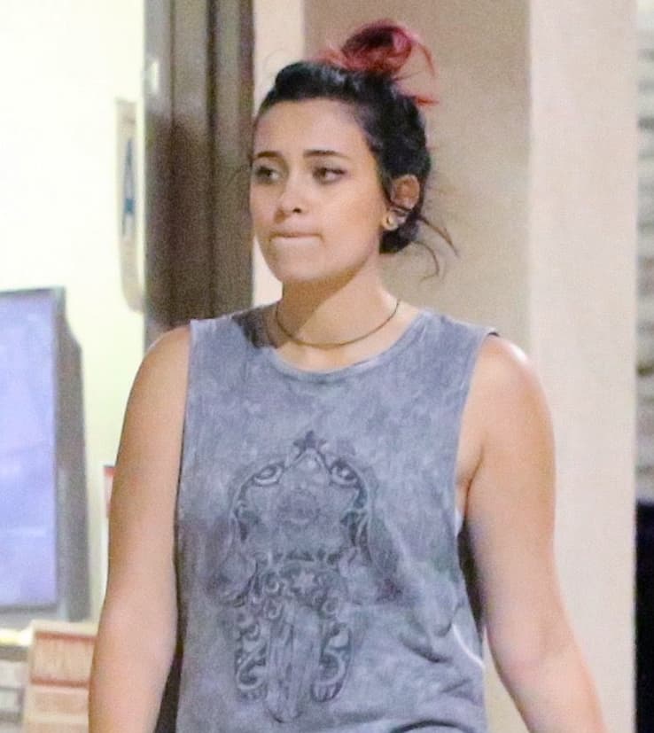 Se detuvo en una gasolinera con unos amigos.