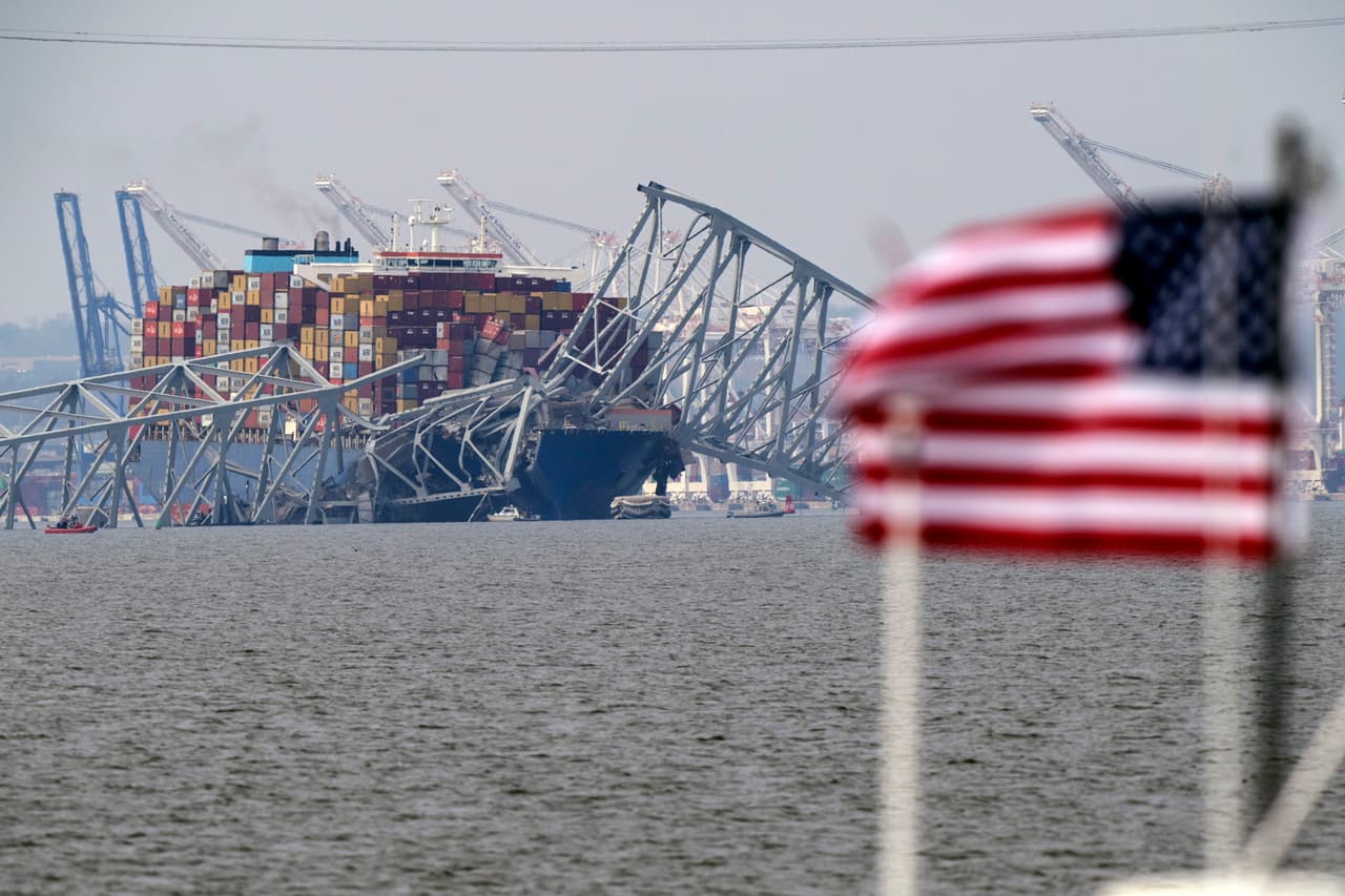 A un mes de que el carguero Dalí se impactara contra una parte del puente Francis Scott Key y este se desplomara sobre las frías aguas del río Patapsco, te presentamos una cronología de los hechos hasta ahora.