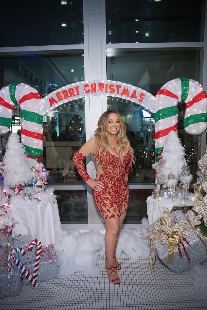 De hecho, este año ya superó las 
<b><a href="https://www.tudn.com/mariah-carey-nos-recuerda-que-ella-aun-es-la-reina-de-la-navidad-fotos" target="_blank">mil millones de reproducciones</a> </b>y recibió el certificado más importante de la industria de la música en EEUU: un certificado de diamante que se otorga cuando un sencillo supera 10 millones de ventas, según reportó CNN.
<br>