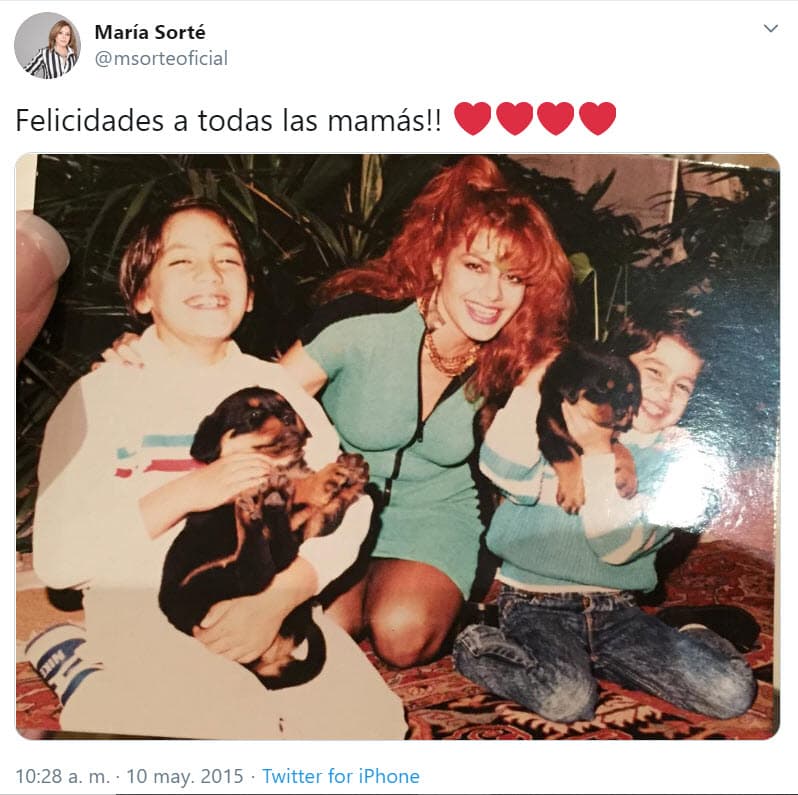 "Muchas
<b><a href="https://www.facebook.com/photo.php?fbid=10223060054200302&set=a.10200526424233636&type=3" target="_blank">gracias a todos por sus oraciones</a></b>
<a href="https://www.facebook.com/photo.php?fbid=10223060054200302&set=a.10200526424233636&type=3" target="_blank"> </a>y muestras de cariño", escribió al inicio de su mensaje.
<br>