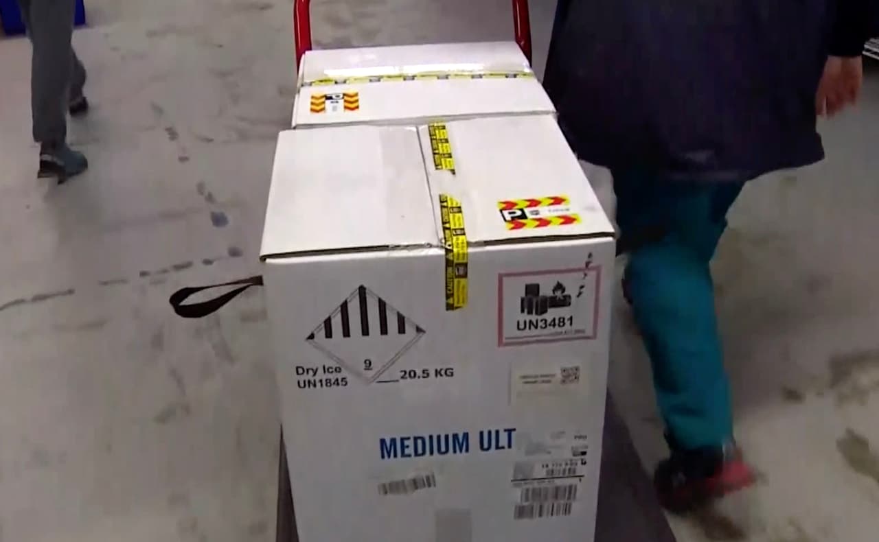 El Departamento de Salud de Texas dio a conocer cuáles son los hospitales que están recibiendo las vacunas y también indicó las cantidades del medicamento que se les están entregando.