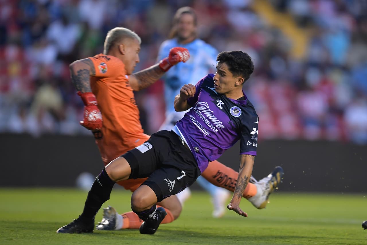 Los Gallos salen b ravos frente a Mazatlán y aseguran los puntos tras vencer 2-0 a los cañoneros.