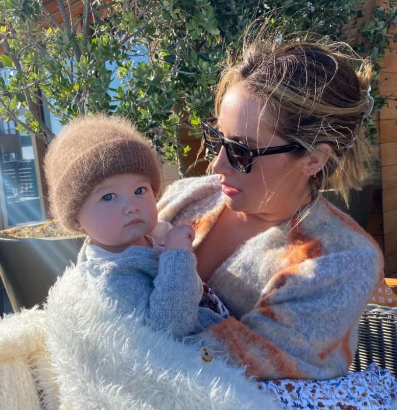 Además, Tisdale se casó en 2014 con Christopher French y en 2021 tuvieron una hija, Jupiter, a quien la actriz comparte con frecuencia en sus redes sociales.