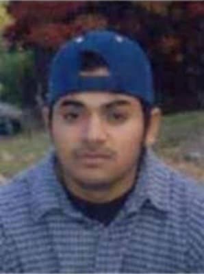 <h3 class="cms-H3-H3">Carlos Flores García </h3>
<br>
<br>El prófugo salvadoreño miembro de la banda callejera MS-13, de 35 años, es buscado por su presunta participación en un doble asesinato en Baltimore, Maryland, cuando estaban en un club del sur de la ciudad donde conocieron a un par de hombres que asesinarían a puñaladas porque presuntamente creyeron ver a una de las víctimas exhibir un cartel de la banda rival.
<br>