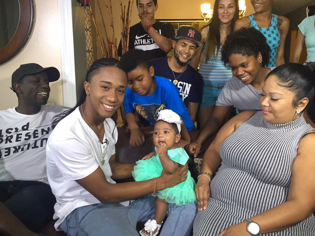 Para Aaron Bodden su familia lo es todo. En exclusiva, nos colamos en su casa y mirza lo que nos encontramos.