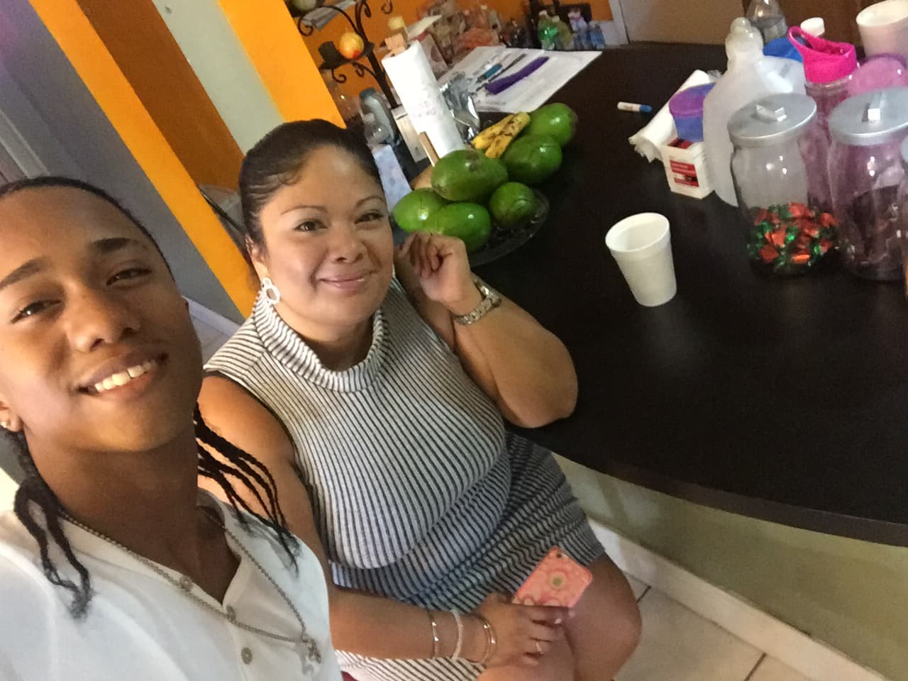 Para Aaron Bodden su familia lo es todo. En exclusiva, nos colamos en su casa y mirza lo que nos encontramos.