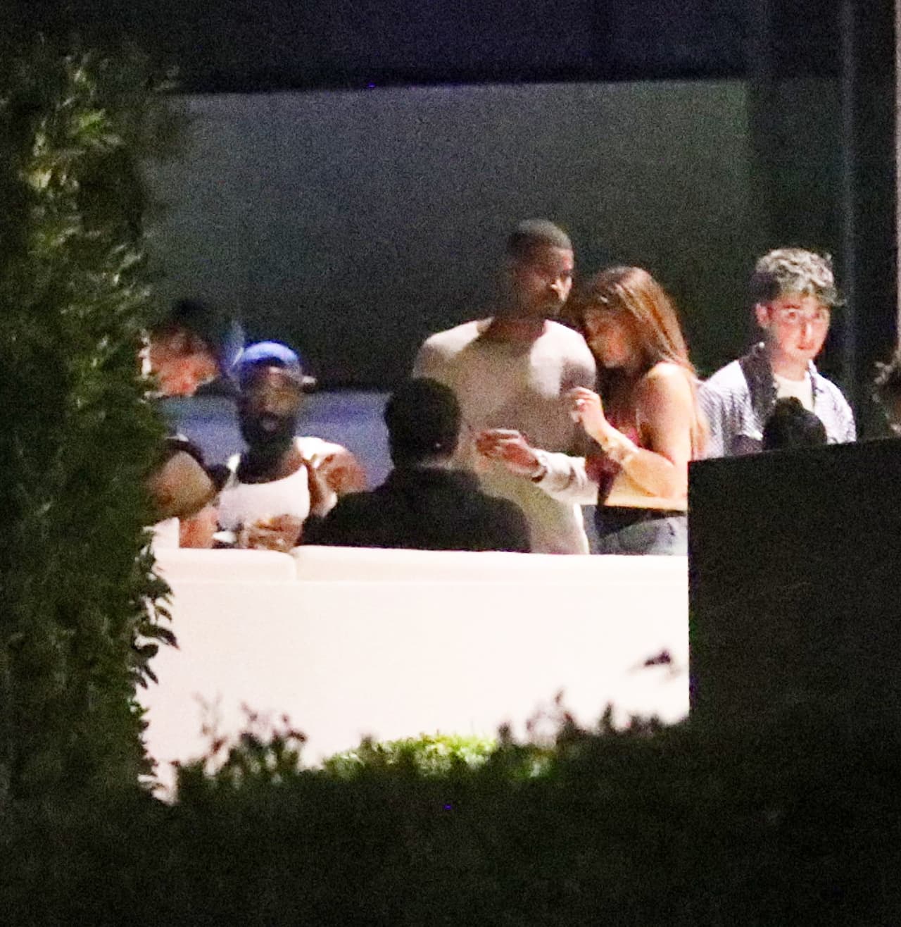 Este fin de semana, Justin Bieber y Hailey Baldwin organizaron una reunión en su mansión de Beverly Hills de $8.5 millones de dólares. El festejo fue en honor de la cantante Justine Skye y como invitados estuvieron Kendall y Kylie Jenner, así como la modelo Winnie Harlow.