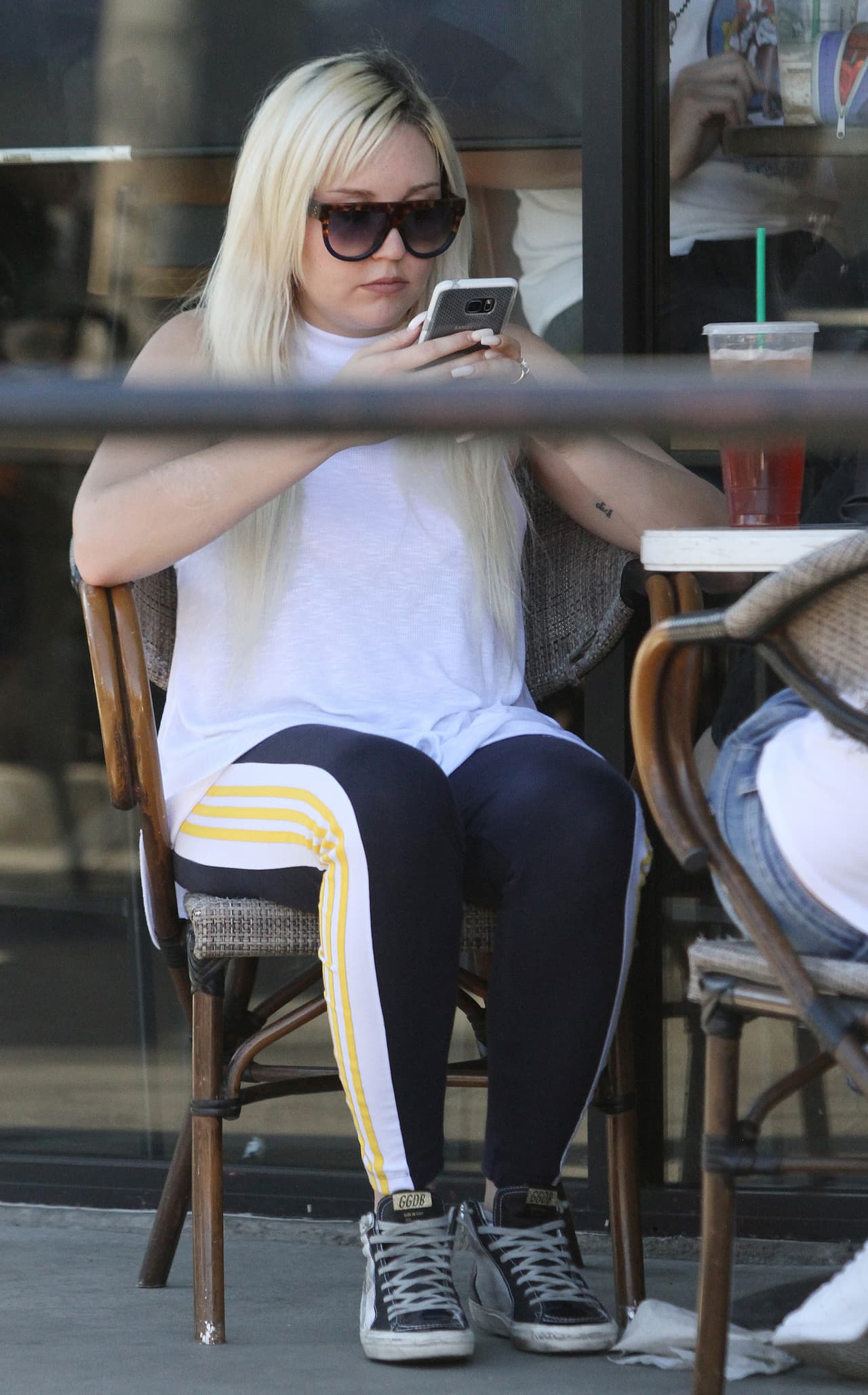 Alejada del glamour de las alfombras rojas.