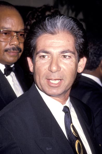 Kris, de 63 años de edad, se casó con el abogado Robert Kardashian en 1978 y se divorció en 1991. Robert murió el 30 de septiembre de 2003, a los 59 años de edad, tras luchar contra un cáncer de esófago.