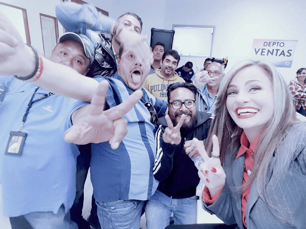 También Aura Cristina Geithner nos ha compartido fotos detrás de cámaras muy divertidas.