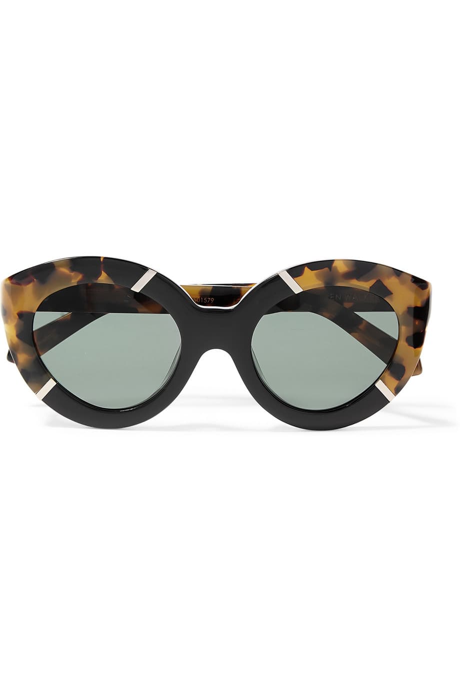 Karen Walker desarrolló estos bellos modelos tipo 'cat eye' con marco de carey invocando tendencias vintage que hacen de tus gafas un tesoro más apetecible.