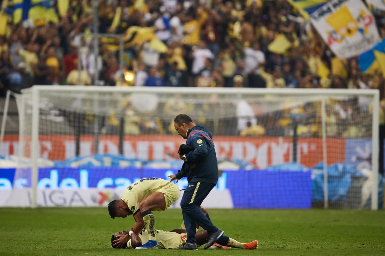 Renato se resiente de la lesión que arrastra tras marcar y se marcha del partido.