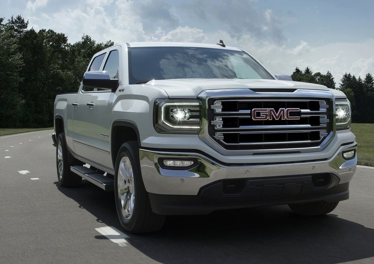 <h3 class="cms-H3-H3"><b>7 - GMC Sierra 1500</b></h3>
<br>
<br>
<b>Compañías de alquiler:</b> -
<br>
<b>Concesionarios virtuales:</b> +0.0%
<br>
<b>Concesionarios tradicionales: </b>-0.1%
<br>
<br>
<b>Lugar con el mejor precio:</b> concesionarios tradicionales