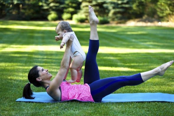 ¿De qué se trata? Tengas o no experiencia previa, las distintas posiciones y ejercicios de respiración que el yoga propone, son algo que tanto tú como el bebé aprovecharán.