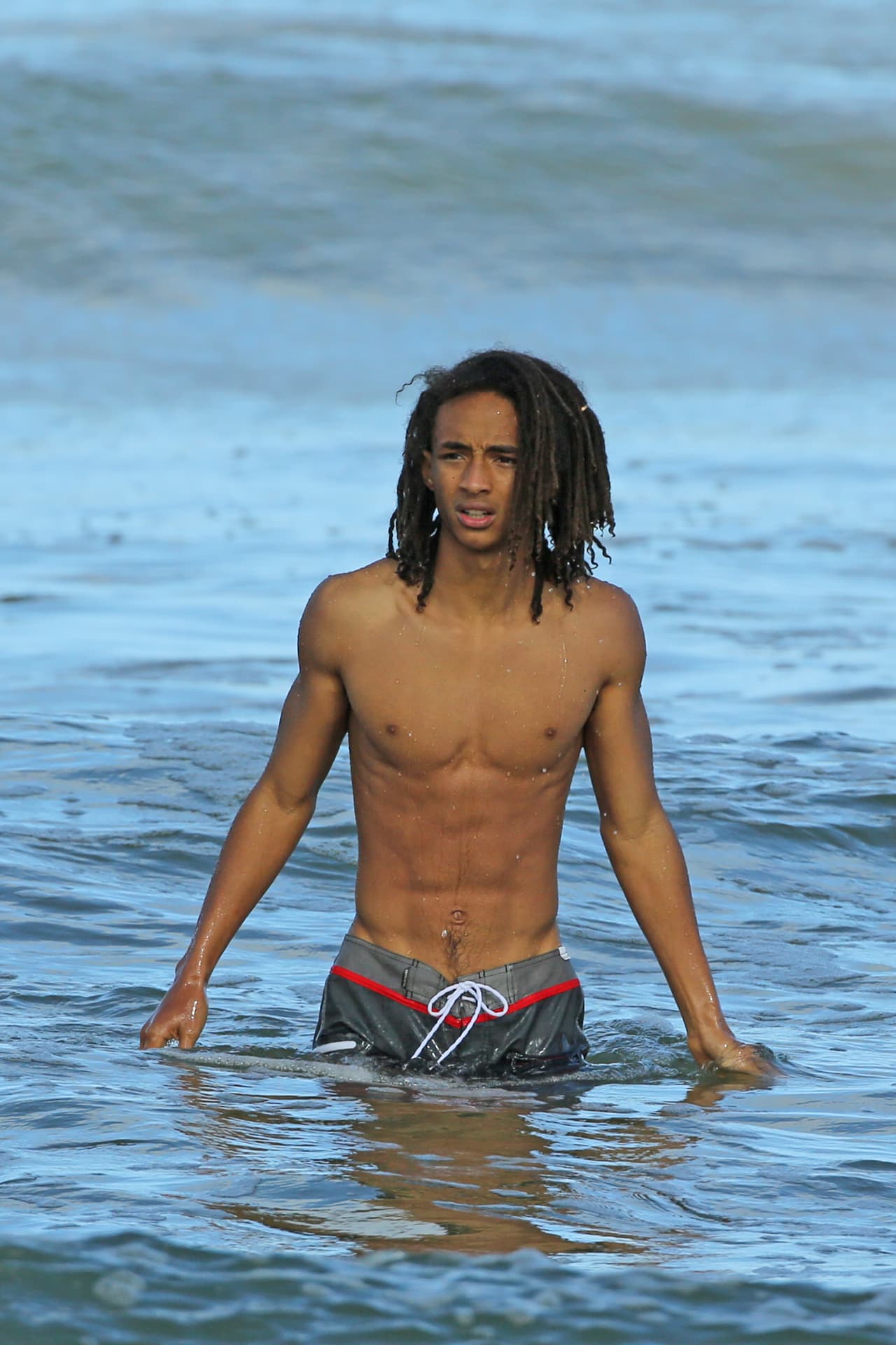 Por ejemplo, aquí está Jaden Smith en el mar.
