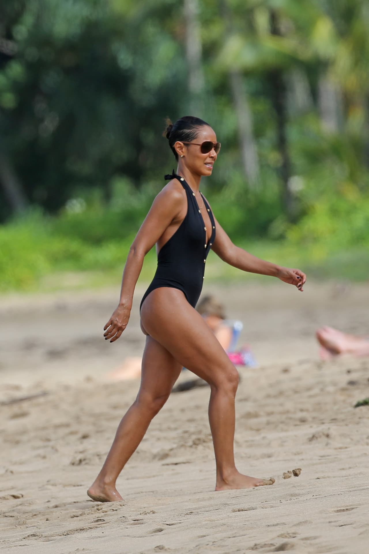 Jada enseñando "piernón loco".