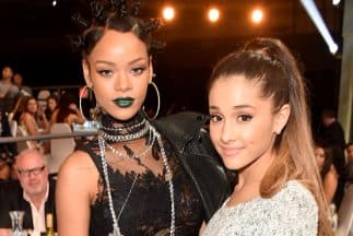Dicen que Rihanna se burló de Ariana Grande mientras cantaba