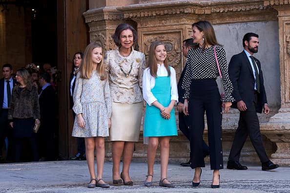 Hace un año, la reina Letizia y la reina emérita, doña Sofía, protagonizaron 
<b><a href="https://www.univision.com/entretenimiento/realeza/lo-que-no-se-vio-del-pleito-entre-la-reina-de-espana-y-su-suegra-incluso-les-leen-los-labios-fotos">un penoso incidente</a></b> que le dio la vuelta al mundo.
