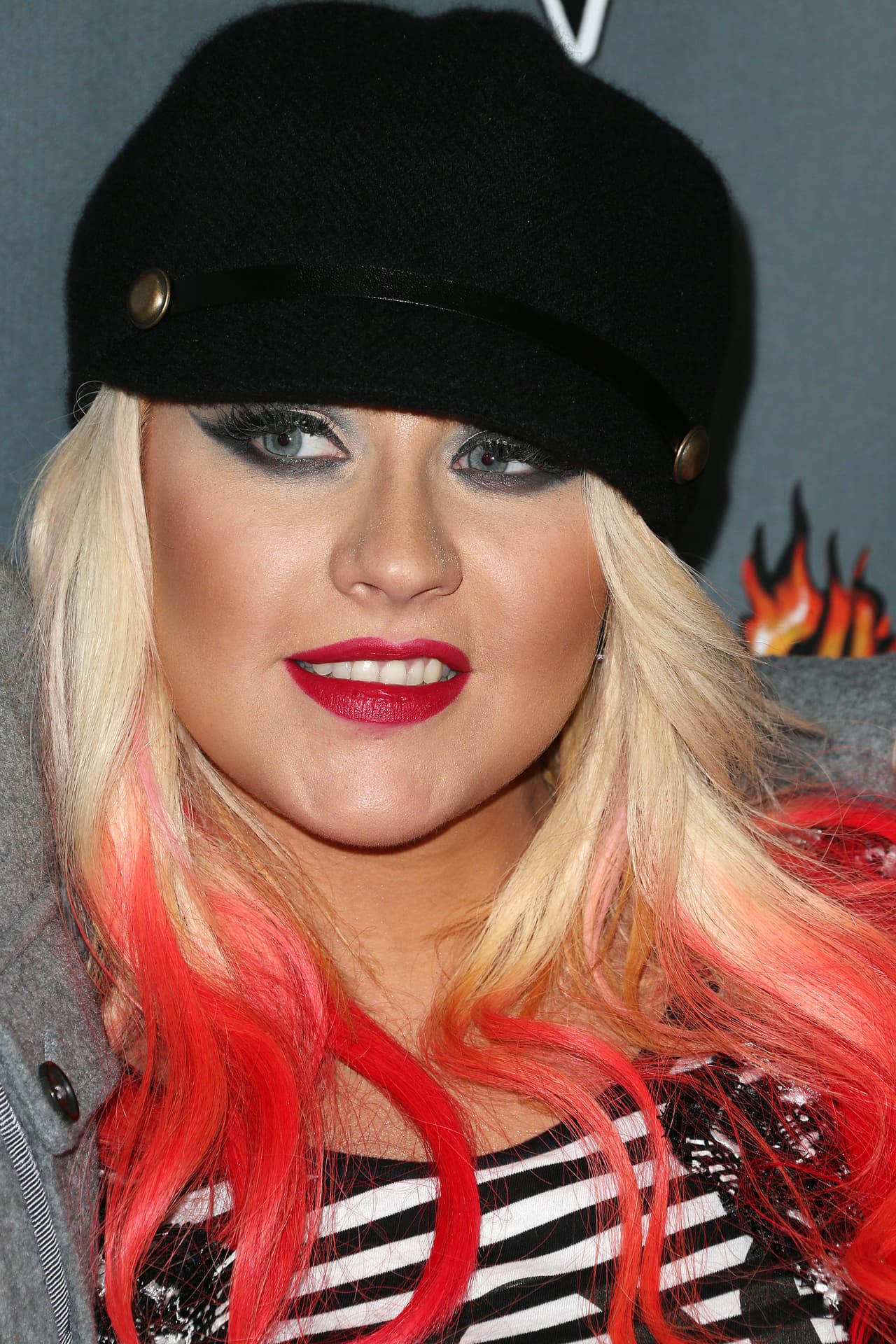 Pero a veces se quiere poner todo al mismo tiempo, como en esta foto en donde resaltó sus ojos y sus labios con mucho color.