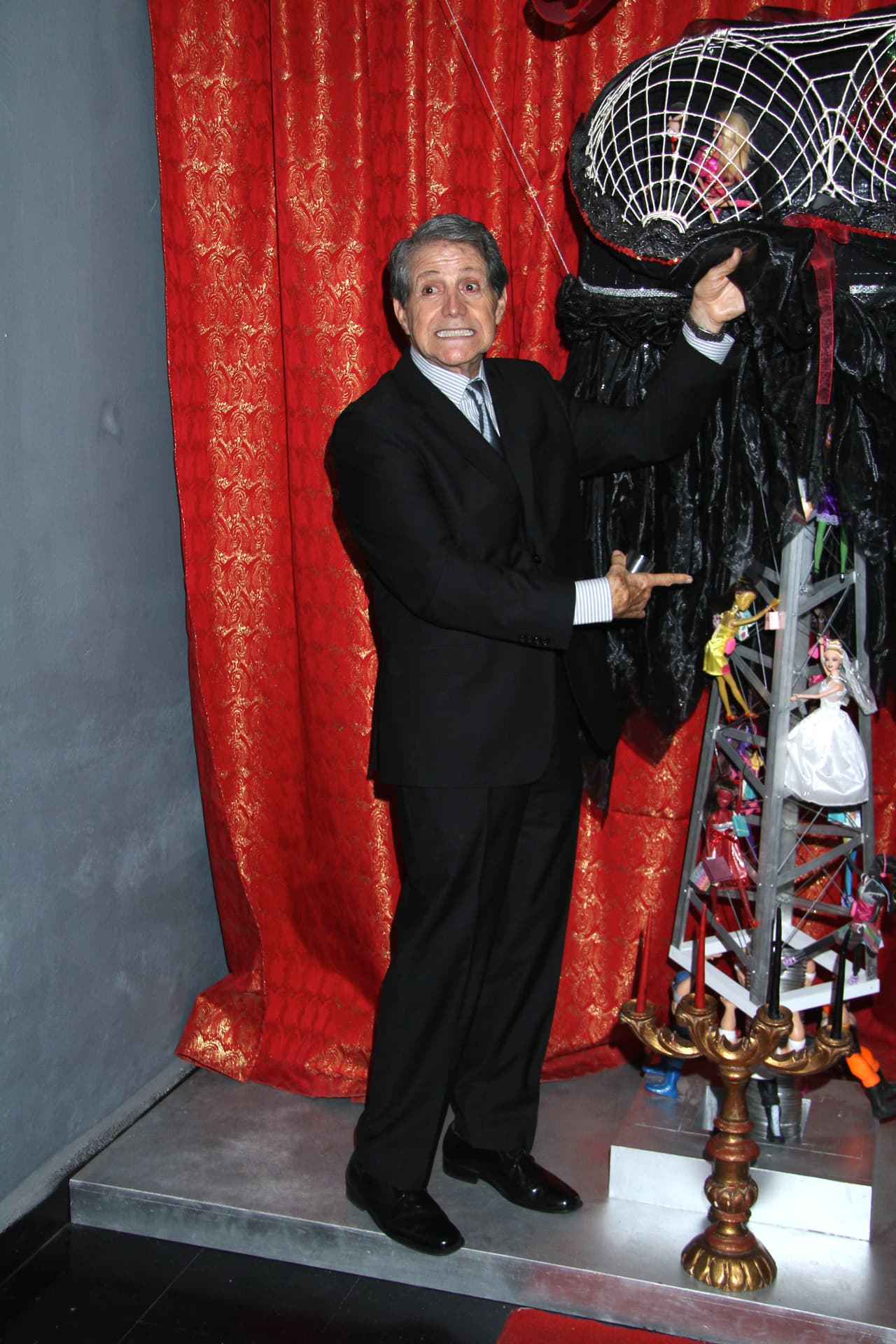 "
<b><a href="https://www.univision.com/entretenimiento/soy-una-cobija-muy-miada-pero-se-siente-bonito-hector-bonilla-sobre-premios-tvynovelas" target="_blank">Fue complicado</a></b>, pero (tuvo) rehabilitación, su mujer al pie del cañón, buenos médicos y ahí la lleva".
<br>