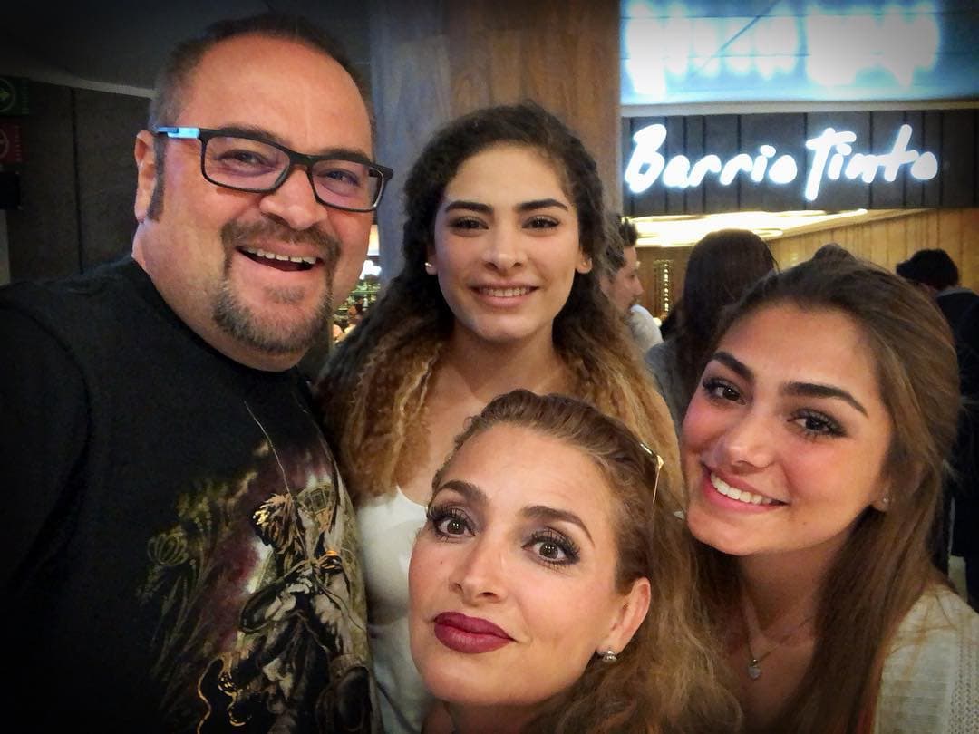 Tras invitar a su seguidores a que no se pierdan el show, Lalo Manzano agradeció a sus hijas, y les dedicó su aparición en el programa.