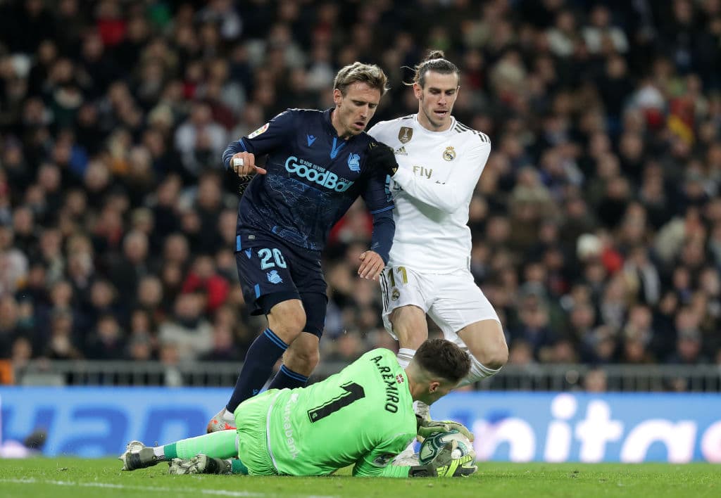 Con goles de Karim Benzema, Federico Valverde y Luka Modric, el Real Madrid sigue con la presión sobre el Barcelona.