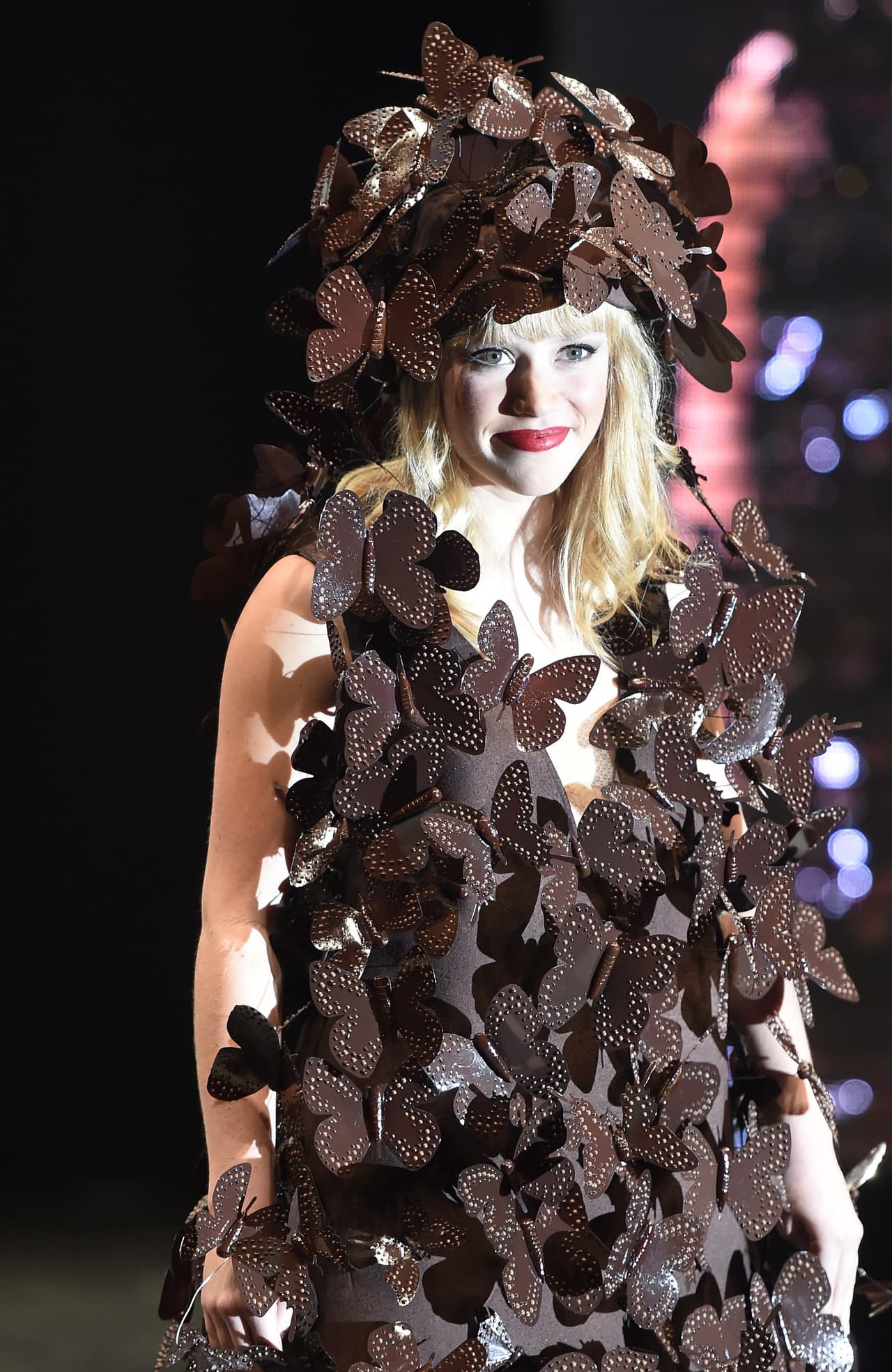Mira todos los diseños que las presentadores de televisión, actrices y modelos francesas presentaron en el ‘The Salon du Chocolat’ y enamórate aún más del chocolate de la mano de los más grandes chocolates y diseñadores de moda.