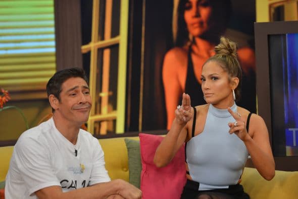 Ahora JLo estaba frente a uno de sus ídolos. ¡Johnny no podía creer lo que estaba escuchando!