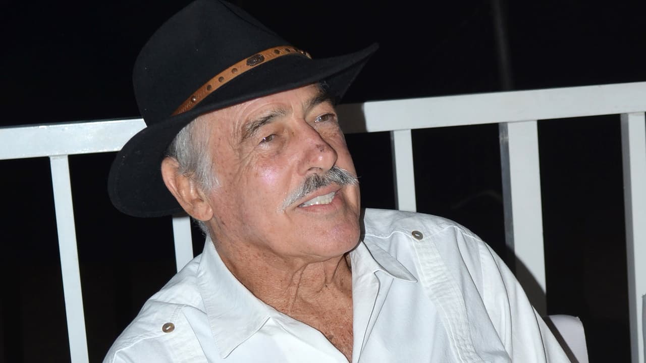 En junio pasado, Andrés García dijo en México que había sido diagnosticado con cirrosis. Por aquellas fechas también reveló que 
<b><a href="https://www.univision.com/famosos/andres-garcia-actor-testamento-esposa" target="_blank">había hecho cambios recientes a su testamento. </a></b>
<br>