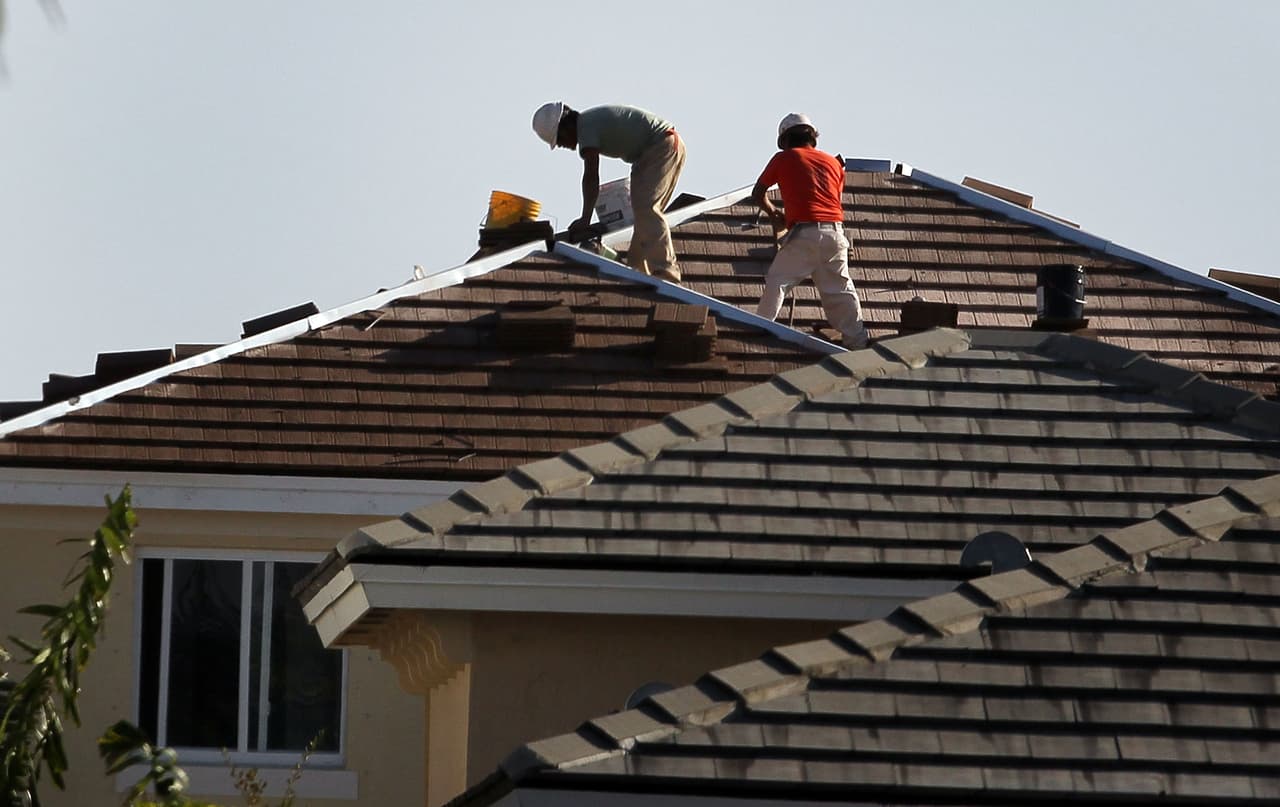 Para denunciar deberás presentar la siguiente información: tu nombre, dirección y número de teléfono, el nombre de la compañía donde trabaja/trabajó, ubicación de la compañía, número de teléfono de la compañía, nombre del gerente o dueño, tipo de trabajo que hizo, cómo y cuándo le pagaron.
