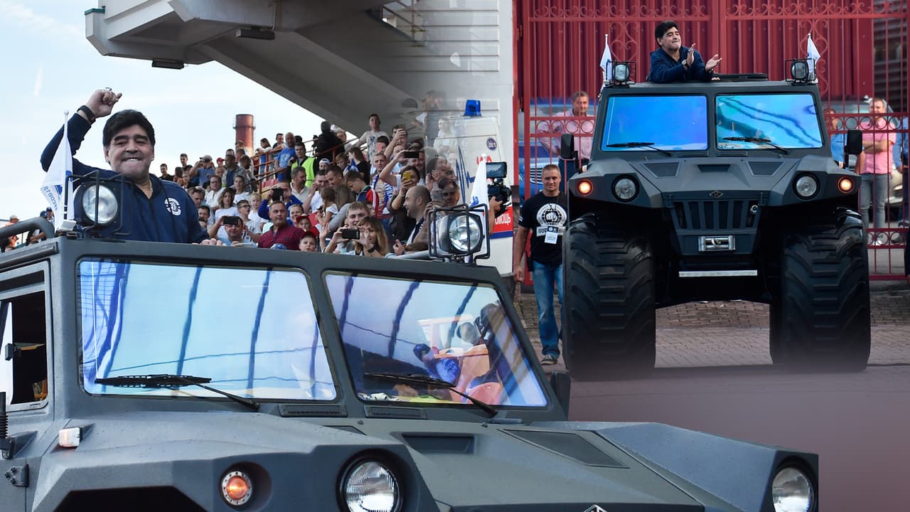 Cuando Diego Armando Maradona llegó al equipo
<b>Dynamo Brest de Bielorrusia</b> como presidente, lo recibieron con un regalo muy particular.
<br>
<br>
<b>Relacionado:</b>
<a href="https://www.univision.com/carros/carros-y-famosos/kanye-west-vistazo-tanque-militar-venta-fotos">Kanye West: un vistazo al tanque militar de medio millón de dólares que puso a la venta</a>