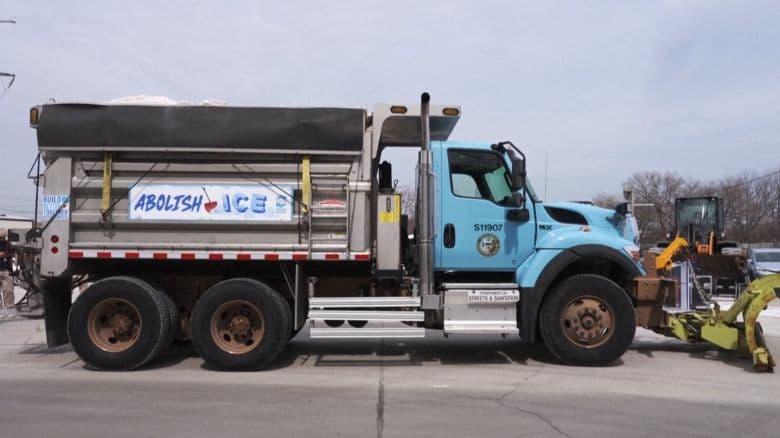 Chicago nombra "Abolish ICE" a quitanieve tras concurso donde se invitó a la población a bautizarla