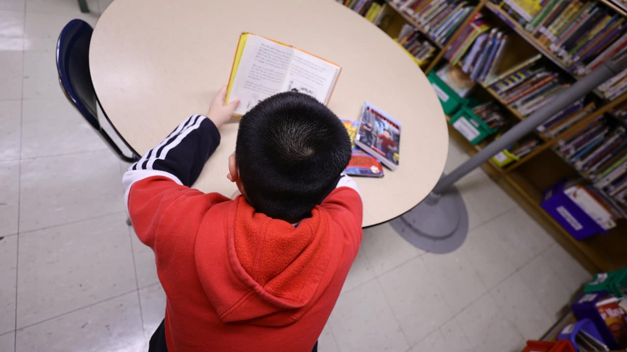 Demandan a la junta escolar de Temecula por el intento de censura de temas sensibles en escuelas