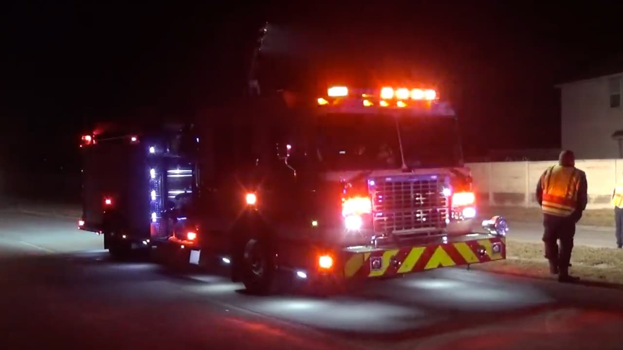 Las pistas se deben suministrar llamando al 713-755-7628.