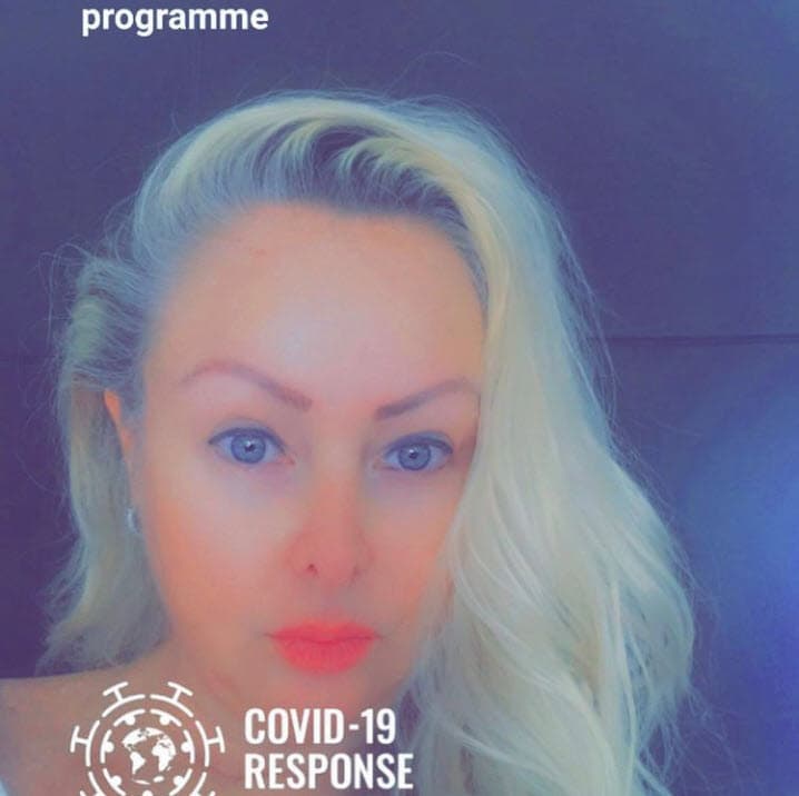 Compartió que Luis Miguel no la ha pasado nada bien en la pandemia: "Mi hijo es adolescente y también estoy muy al pendiente, 
<b>los adolescentes lo han padecido durísimo. </b>Es la edad en la que quieres el novio, el beso, pobres, la verdad están encerrados y pues he tratado de hacerle la vida más amena a mi hijo".
<br>