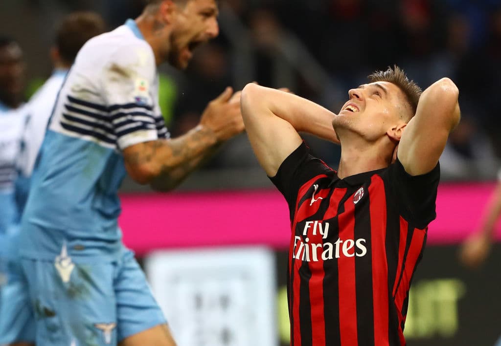 No tuvo suerte tampoco el goleador polaco del Milan Krzysztof Piatek, quien se fue sustituido en el segundo tiempo.