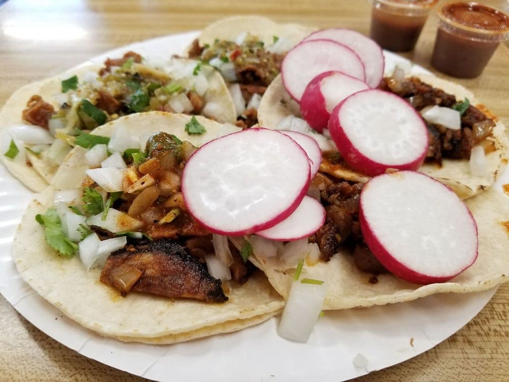 <b>Carnitas Michoacan</b> - ‘Carnitas’ de puerco es la especialidad del restaurante con el típico estilo de la región central de México.
<br>
<br>Lo encuentras en el número 1901 al norte de Broadway en el área de Lincoln Heights.