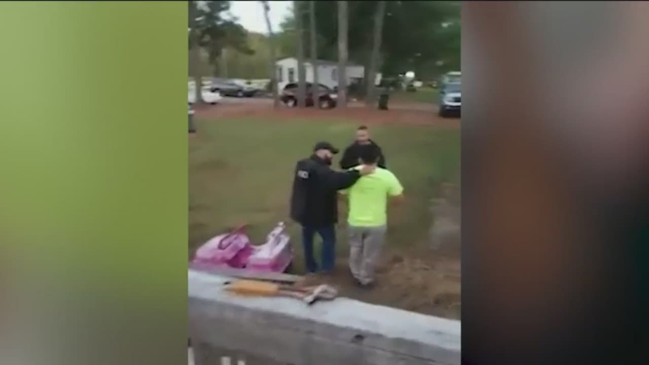 📹 ICE detiene a un inmigrante hispano indocumentado cuando salía a trabajar