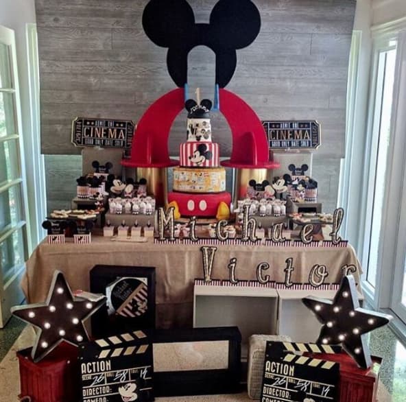 Cada detalle era especial y Lourdes consintió a sus invitados con esta hermosa mesa de dulces.